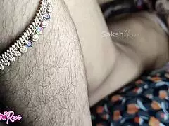 데시 마을 처녀 큰 보지 침대에서 문지르기 액션!