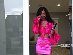 Czarna agentka Jezabel Vessir zgina się dla ciebie z Nicky Rebel w tabu hardcore