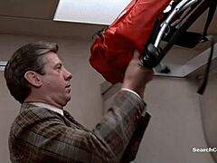 Man, Jamie Lee Curtis in Trading Places is iconisch! 🔥