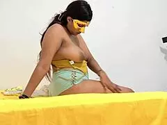 Uh, this plump latina brunette touching herself, exploring before rubbing them fat buttocks...