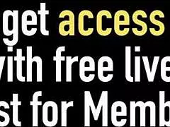 High-heeled cougar Sara Jay fingers and drills with dildo in stockings