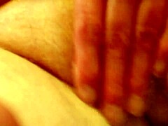 Kurvás úrnő latexben análba baszva. Cowgirl lovaglás szörnyfaszon.