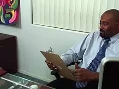 ميلف شقراء تشتهي الزب الأسود الكبير للوظيفة