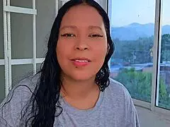 Çatıda tuğla ustası tarafından oral ve duşla domine edilen itaatkâr MILF.