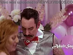 Lauren Phillips pribija čarape i puši kurac