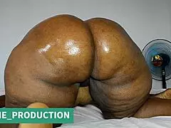 Couple enjoys relaxing lingam massage together