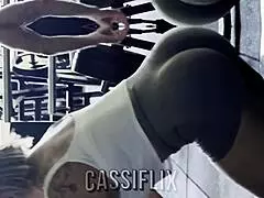 Me pongo cachonda cuando los tíos me miran en el gym y me mojo toda