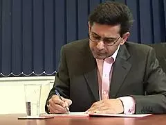 Bu muhteşem seksi kadın arkadaşıma işte sertçe binmeyi öğretiyor mu hiç gördün?