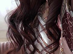 Hey, Büyük Uçlu Asyalı Karımın Vibratörle Yoğun Orgazm Yaşamasını Görmek İster Misin?