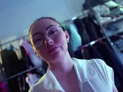 Še en dan z divjo MILF, ki pegga svojega moža trdo in dobi umazano spermo povsod