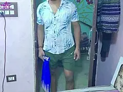 Why is hot Ravinadesi stepsister naked for hairy choot shaving at saloon?