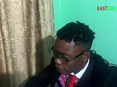 Moje ebony tinejdžerko srce lupa kada predavač savija za creampie