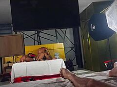 Op straat opgepikte milf slet, doe je mee om haar kont te rammen in motel?