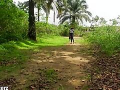 לקחתי את החבר המקומי למקום לא גמור ודפקתי אותו חזק