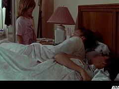 Euh, je pense que Madeleine Stowe dans Short Cuts 1993 est juste... wow, si sexy !