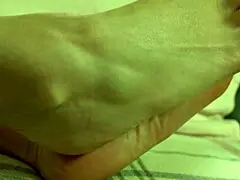 explode your hot seed all over my pretty feet, milf lover