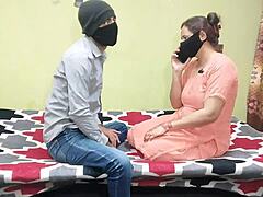 पाकिस्तानी हॉट भाभी बेड पर हार्ड ड्रिल्ड हिंदी ऑडियो के साथ