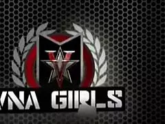 Kızıl büyük memeli Peaches ıslak amını Rome Major'a doggy derin boğazla aldırıyor