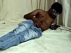 Desi milfky veľké prsia poskakujú na obrovskom kokote v sexi nočnom jebaní s priateľom!