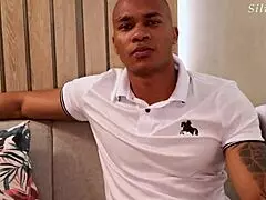 Kolombiyalı hizmetçiyi Monique Fuentes ve Brandon Cruz'un büyük siyah yarağıyla dövüyorum