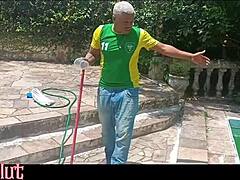 Η γυναίκα πορνοστάρ παίρνει έντονο μουνί και αναλ οργασμό από διαφυλετικό τύπο