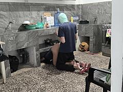 वाओ! स्टीपसिस्टर किचन में स्टक, मैंने हेल्प की और उसके सेक्सी बटॉक्स को फिल्म किया!