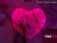 Χτύπα με, το λατρεύω! 😈 Μεγαλόστηθη MILF γοητεύει.