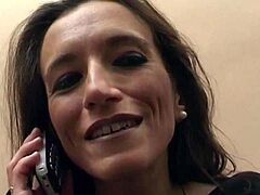 Hej, hoćeš da vidiš bondage sa dildom u dupetu i pohotnu milf koja želi još?