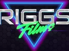 Razvneta gospodinja obožuje velik kurac bodybuilderja