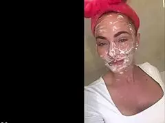 Ofisteki Sessiz Seksi Aksanlı Dövemli Kız Partilerde Büyük Gotunu Gösteriyor