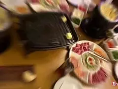 Plavuša i brineta dobijaju lizanje u motelu