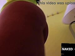 Prelepa MILF osebna trenerka draži v doggy poziciji, dobi kumo na rit