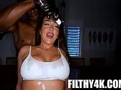 נתתי מסאז' חושני לקאסי לנואר והוא הפך לקשוח עם ציצים גדולים וגוף קטן מטורף בPOV