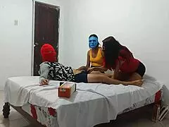 Prietenă mea a adus-o pe cea mai bună prietenă să învețe muie