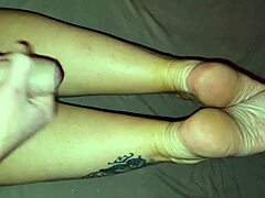 エロい継母が足フェチに足コキ奉仕しちゃう