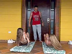 mi profesora de yoga folla con mi amiga en roleplay bisexual