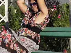 털 많은 성숙한 공원에서 보지 플래시 오늘 😜