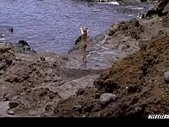 Yo, Leticia Brédice is topless in Almejas Mejillones 2000