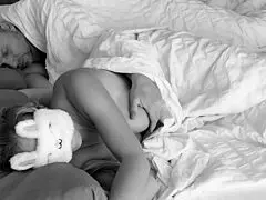 Probudi se, dušo! Oseti moje prste kako te tjeraju da svršiš na lice?