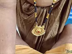 나는 의붓아들을 설득해서 내 섹시한 몸 보여줘