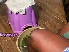 i spread my trimmed pussy while you do my nails at home