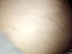 chamei um cara pra foder minha mulher e ele gozou dentro dela, tive que chupar ela