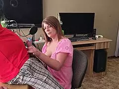 야, 의붓엄마가 왜 나한테 취침 전 핸드잡 해줘?