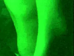 Proč se milfka nechala ošukat venku v noci?