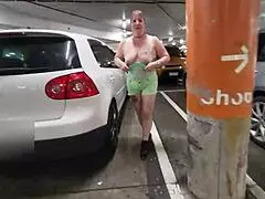 I love this trashy kiwi slut showing off at the mall and on a busy public street.