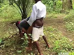 医者と理系女子が茂みで密着練習バレて興奮MAX！