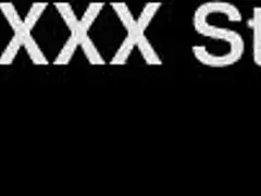 Удачливая брюнетка-шлюшка в минетной оргии с обильной кончей