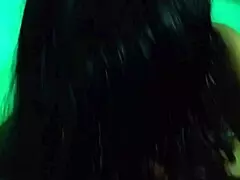 Steddatter bøjer sig for onkels lyst