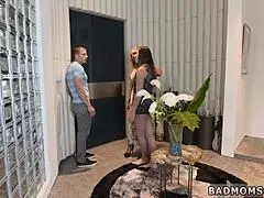 Milf saa kovan paukun tabuanaliin äitipuoli-leikkikaveri-diilillä