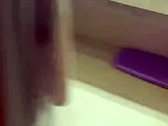 Jag böjer mig över Alineflavio för hemmagjord doggy orgasm